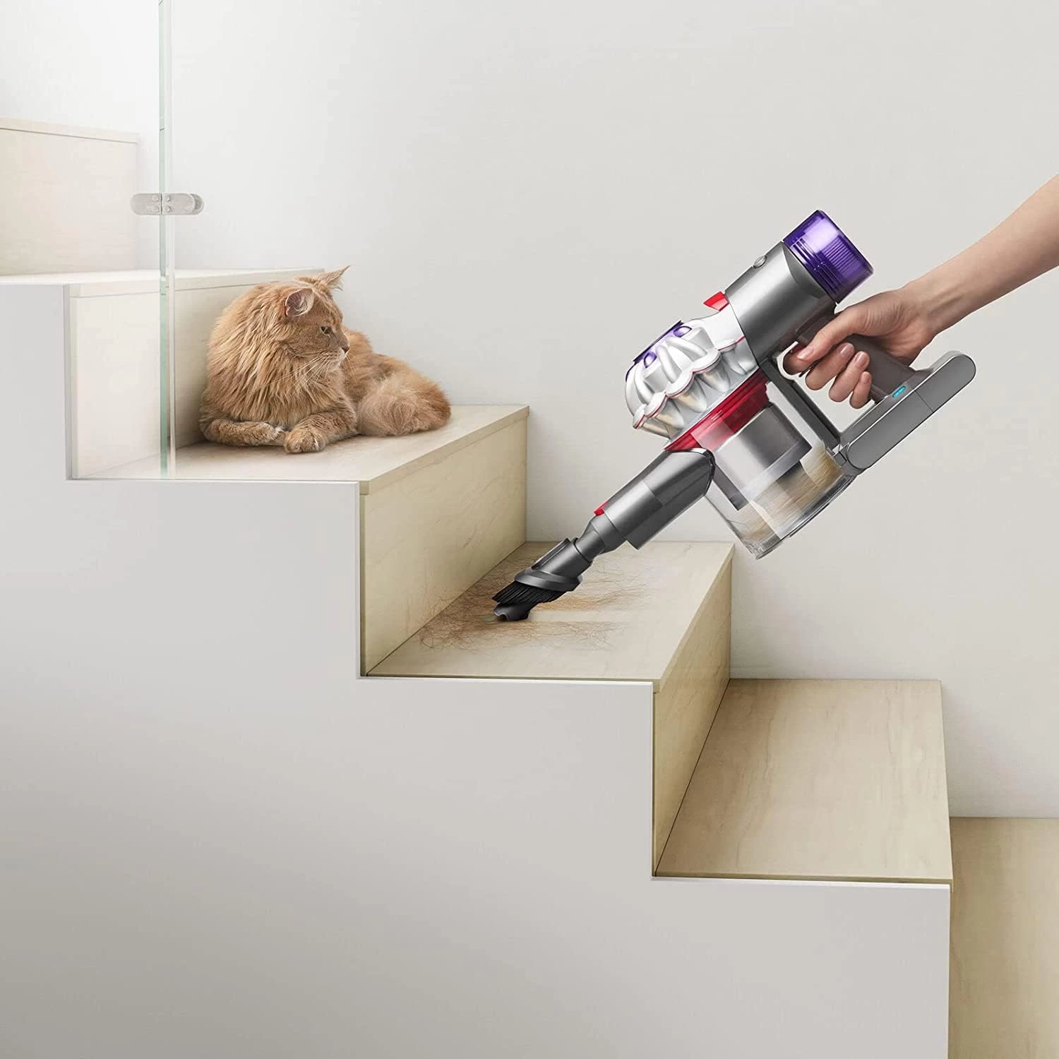 Dyson V7 Advanced Cordless Vacuum Cleaner | Silver 8 Dyson V7 Advanced Cordless Vacuum Cleaner | Silver - Image 6